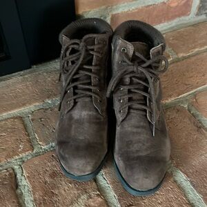 7W Brown Suede Boots